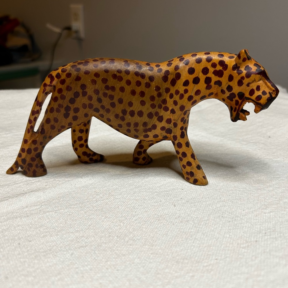 Hand carved wood cheetah (leopard, panther, large cat)